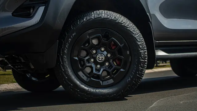 TOYOTA HILUX GR-S
