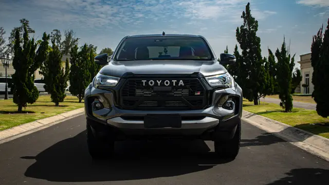 TOYOTA HILUX GR-S
