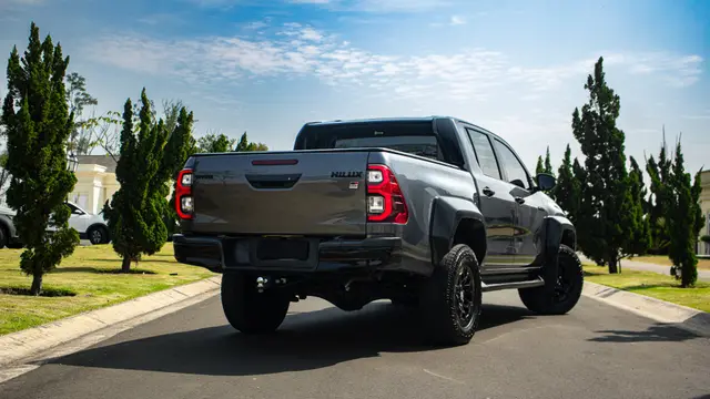 TOYOTA HILUX GR-S