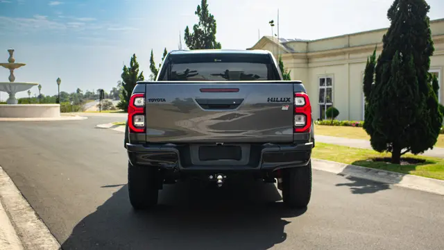 TOYOTA HILUX GR-S