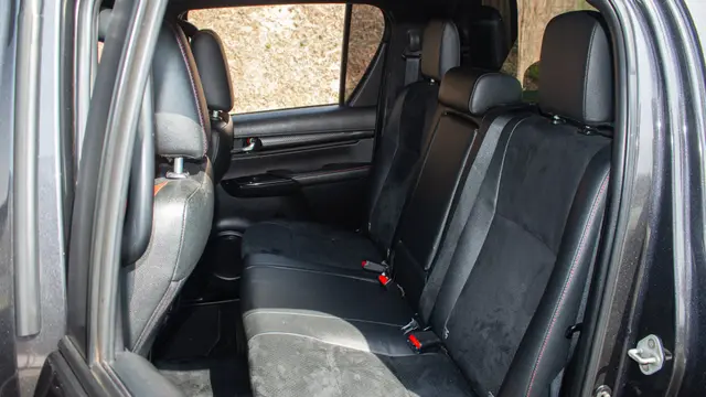 TOYOTA HILUX GR-S