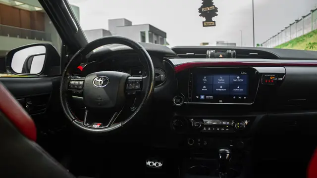 TOYOTA HILUX GR-S